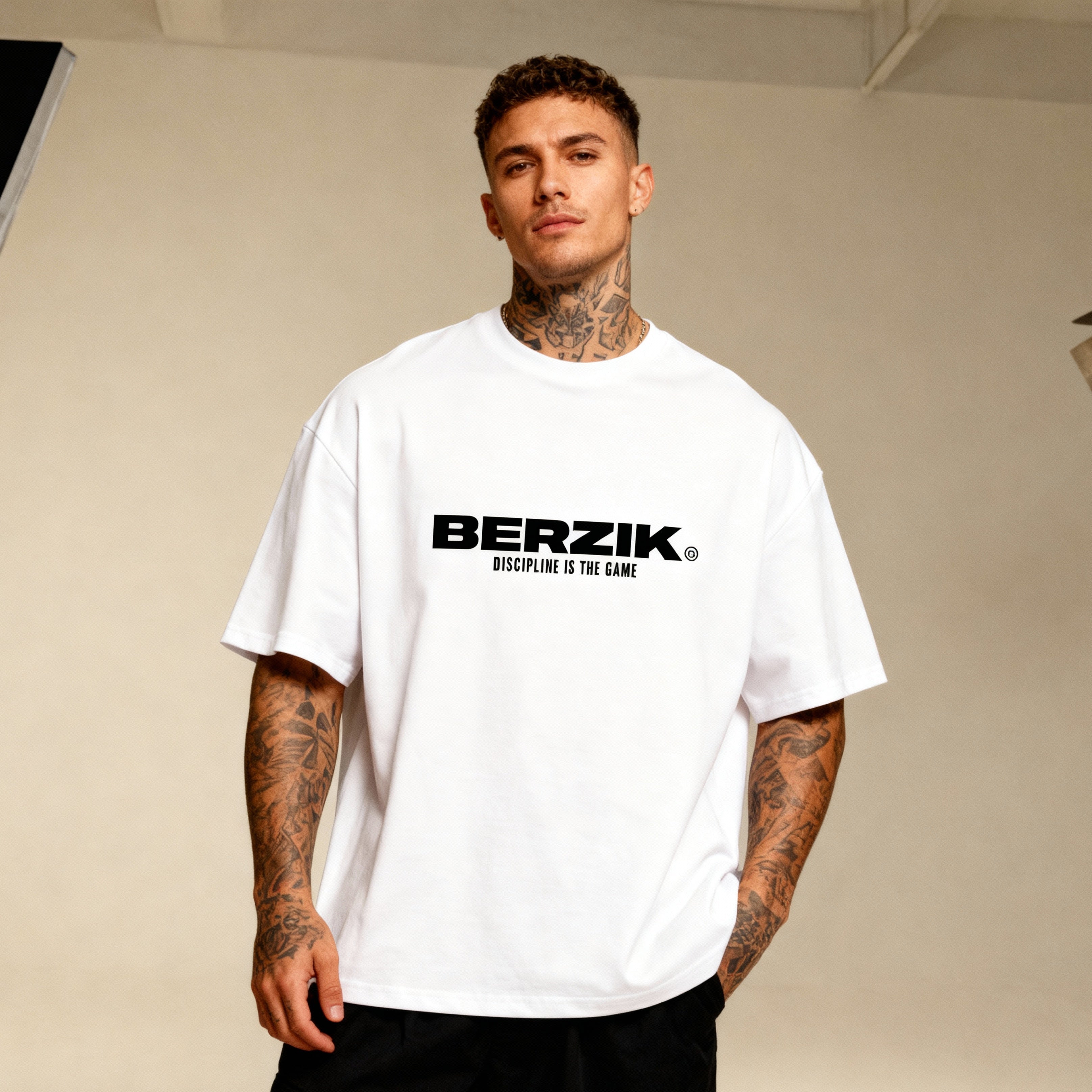 Berzik - Oversized Shirt - Front "Disciplina is the game"